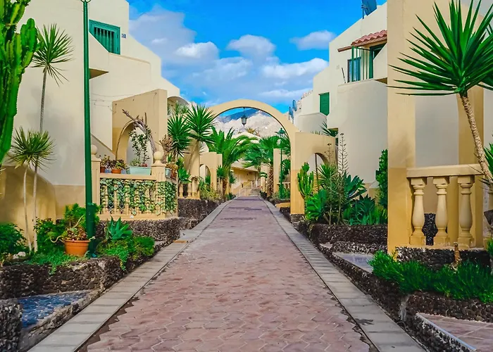 Апартаменти Cozy Spacious Seaview 300m *