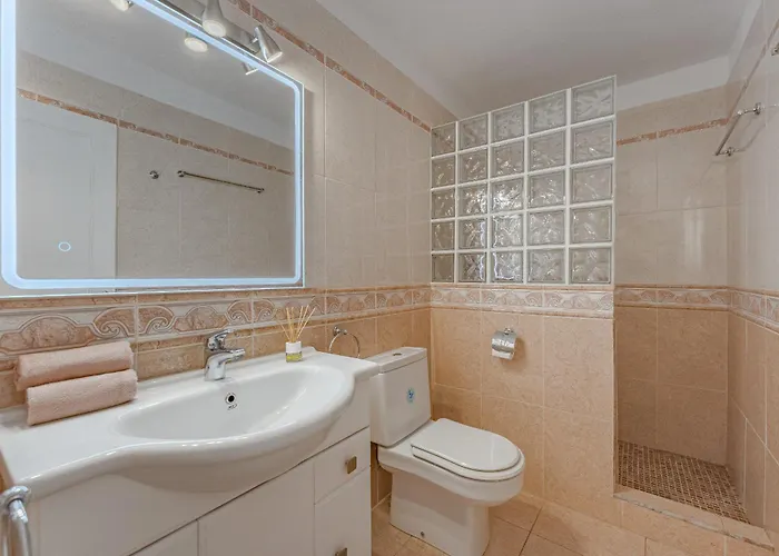 Cozy Spacious Seaview 300m Апартаменти Адехе