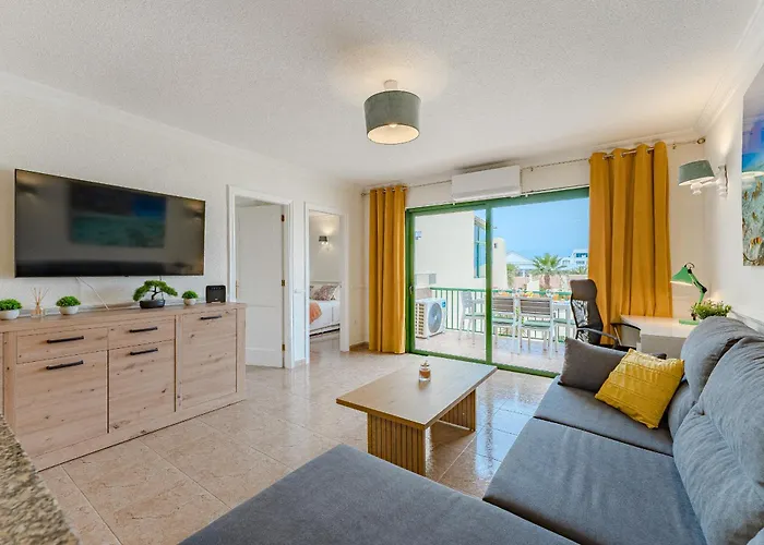 Апартаменти Cozy Spacious Seaview 300m *