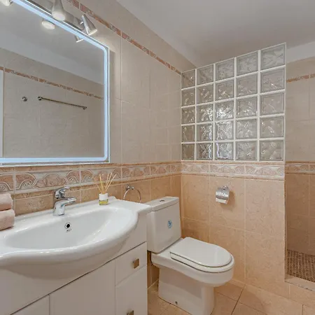Cozy Spacious Seaview 300m 公寓 阿德耶